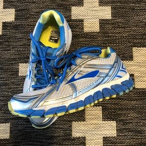 Brooks Adrenaline GTS 15 running shoe